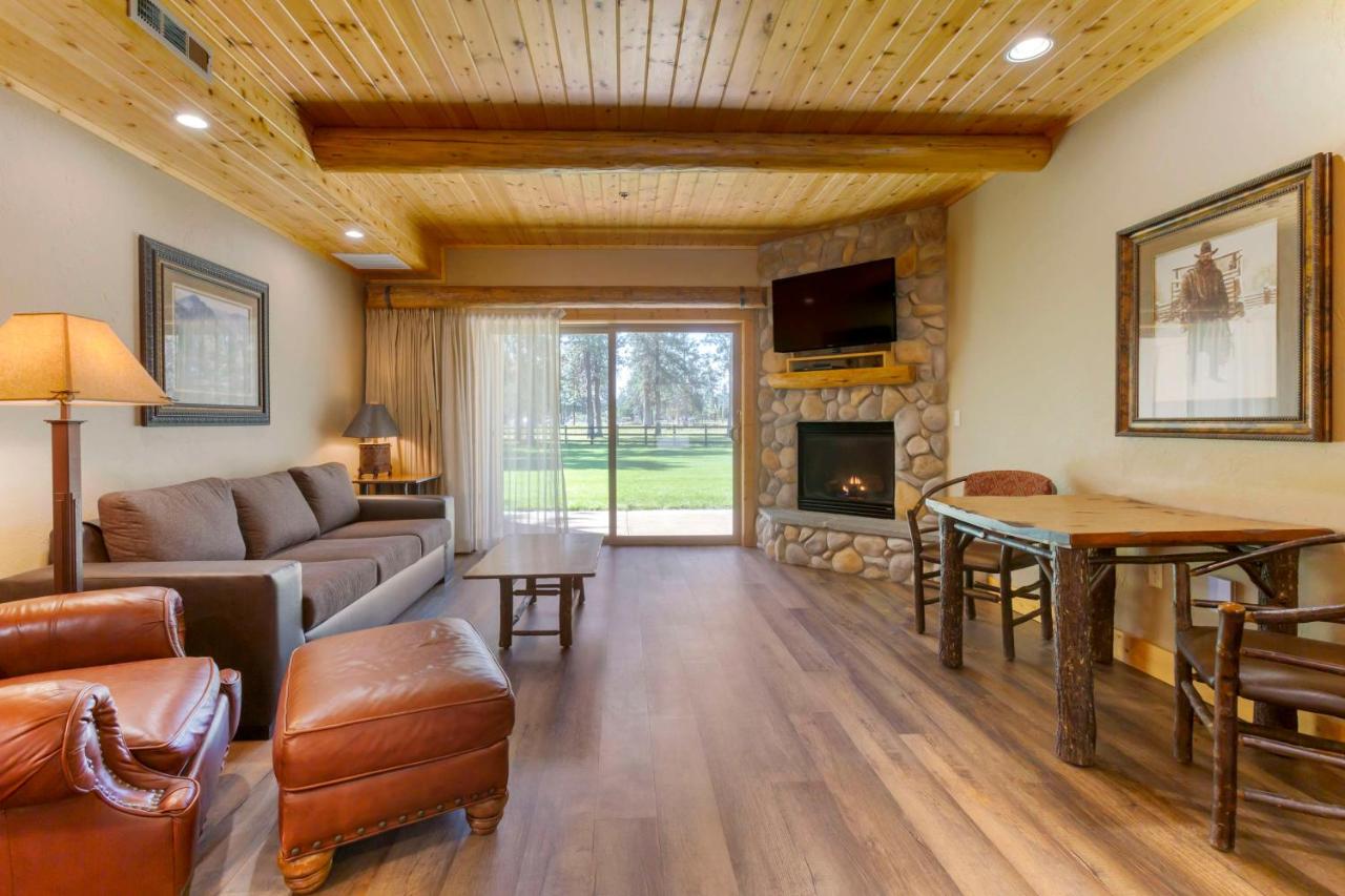 King Suite with Sofa Bed and Jetted Tub - Pet Friendly at Best Western Ponderosa Lodge
