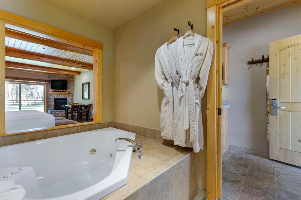 King Suite with Spa Bath - Non-Pet Friendly at Best Western Ponderosa Lodge