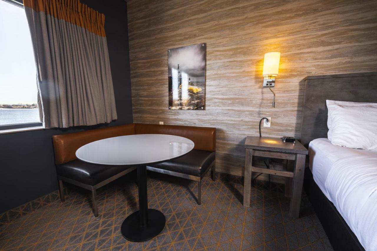 King Room with Harbor View and Sofa Sleeper at Pier B Resort