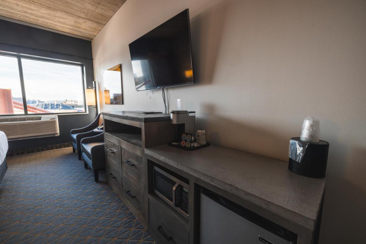 Standard King Room with View at Pier B Resort