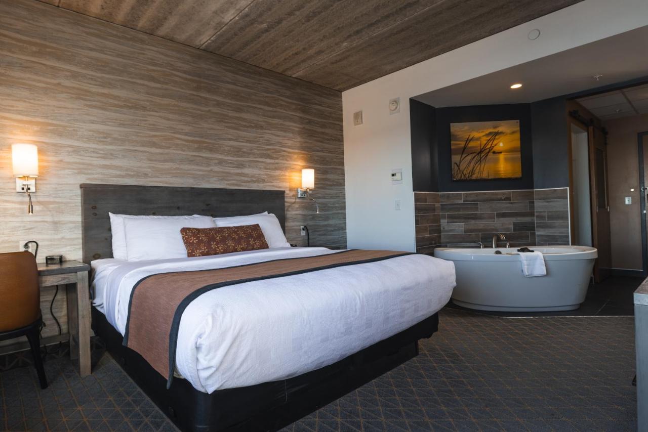 King Mini Suite at Pier B Resort