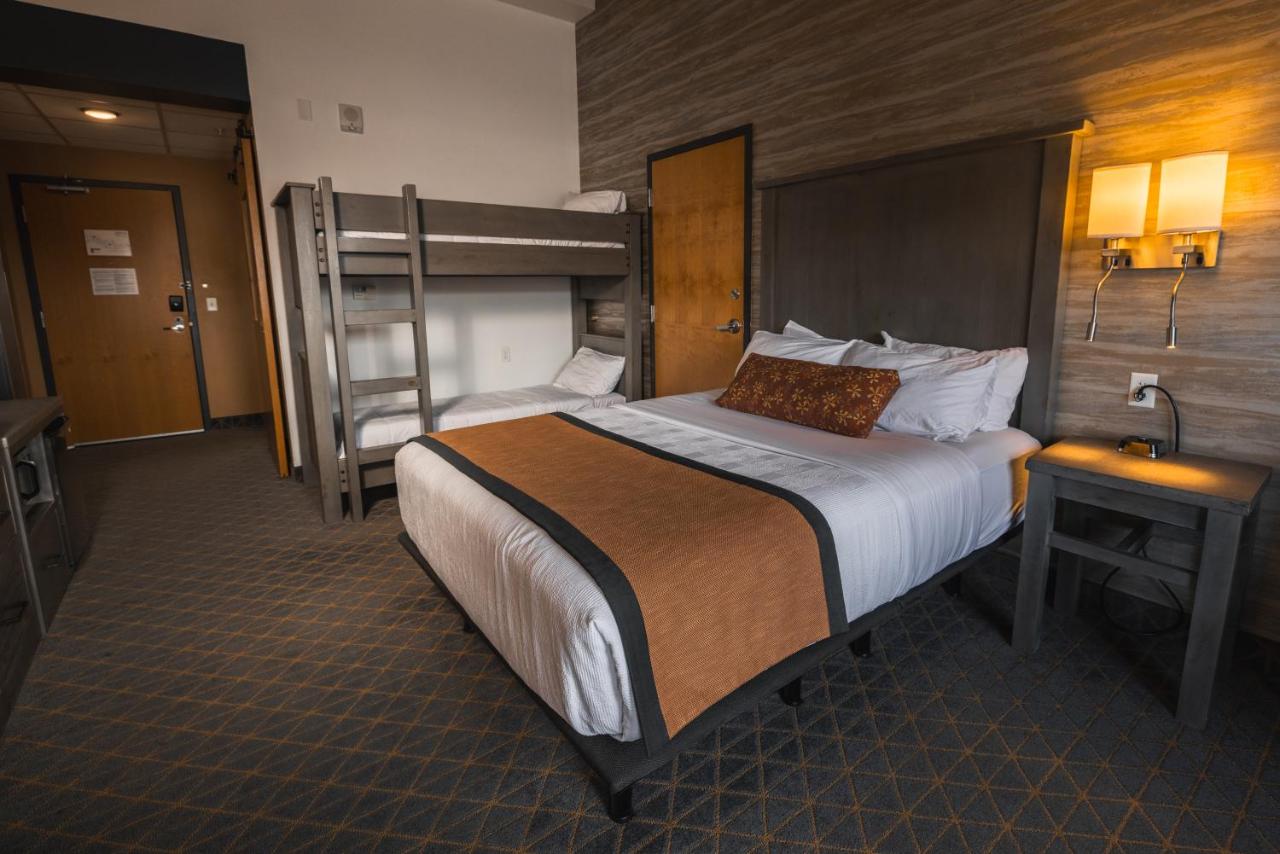 Deluxe King Suite at Pier B Resort
