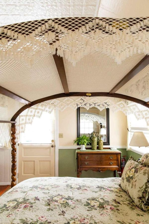  | Headlands Inn Bed and Breakfast