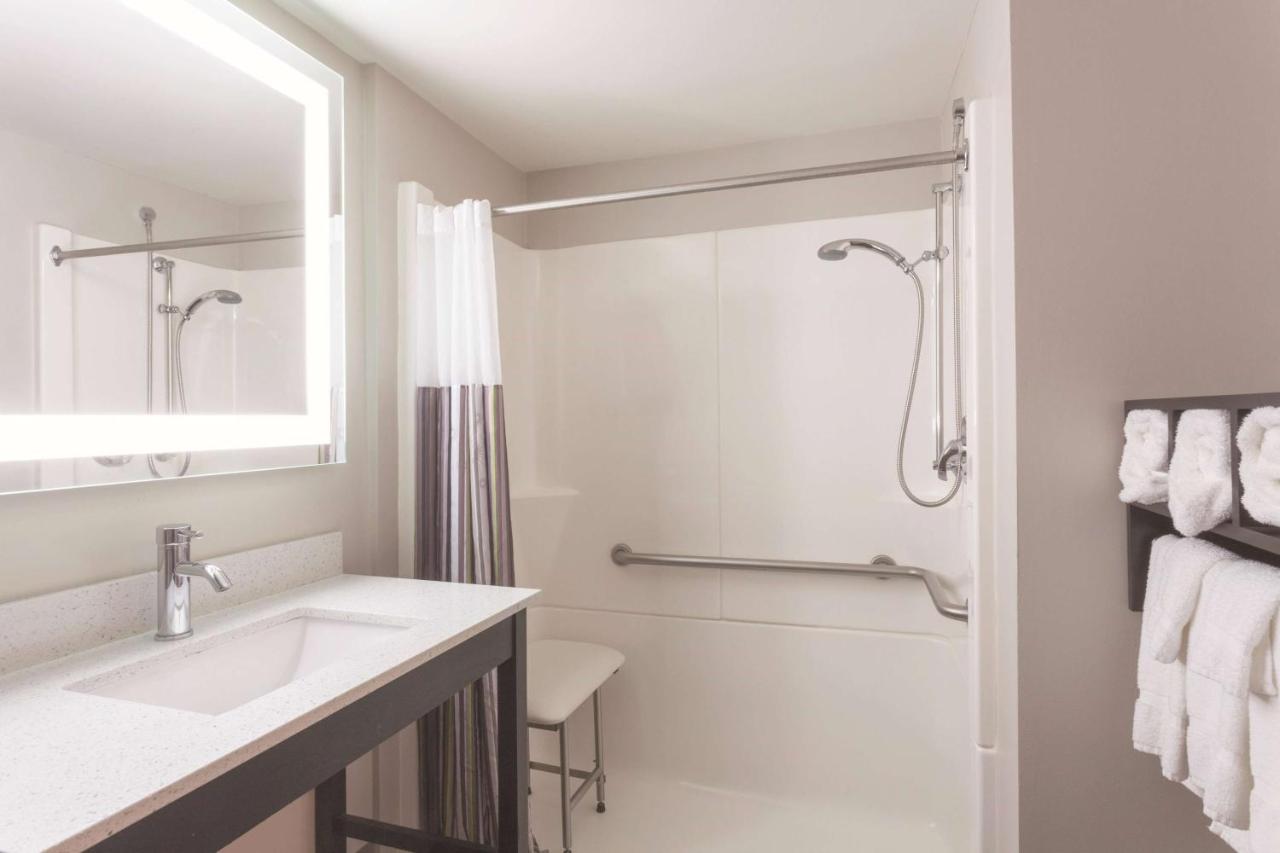 King Room - Accessible at La Quinta Inn & Suites by Wyndham Columbus North