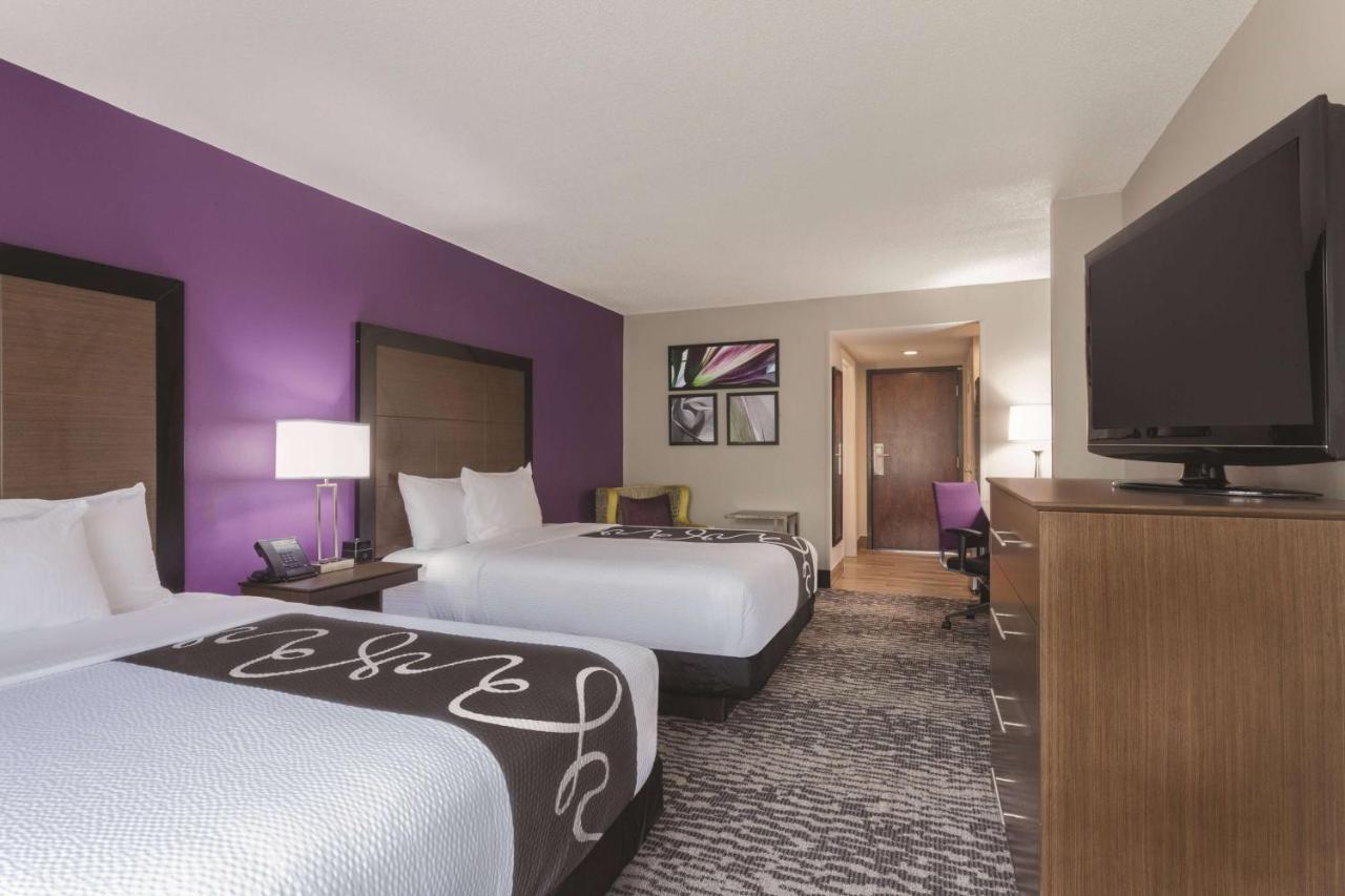 Queen Room with Two Queen Beds at La Quinta Inn & Suites by Wyndham Columbus North
