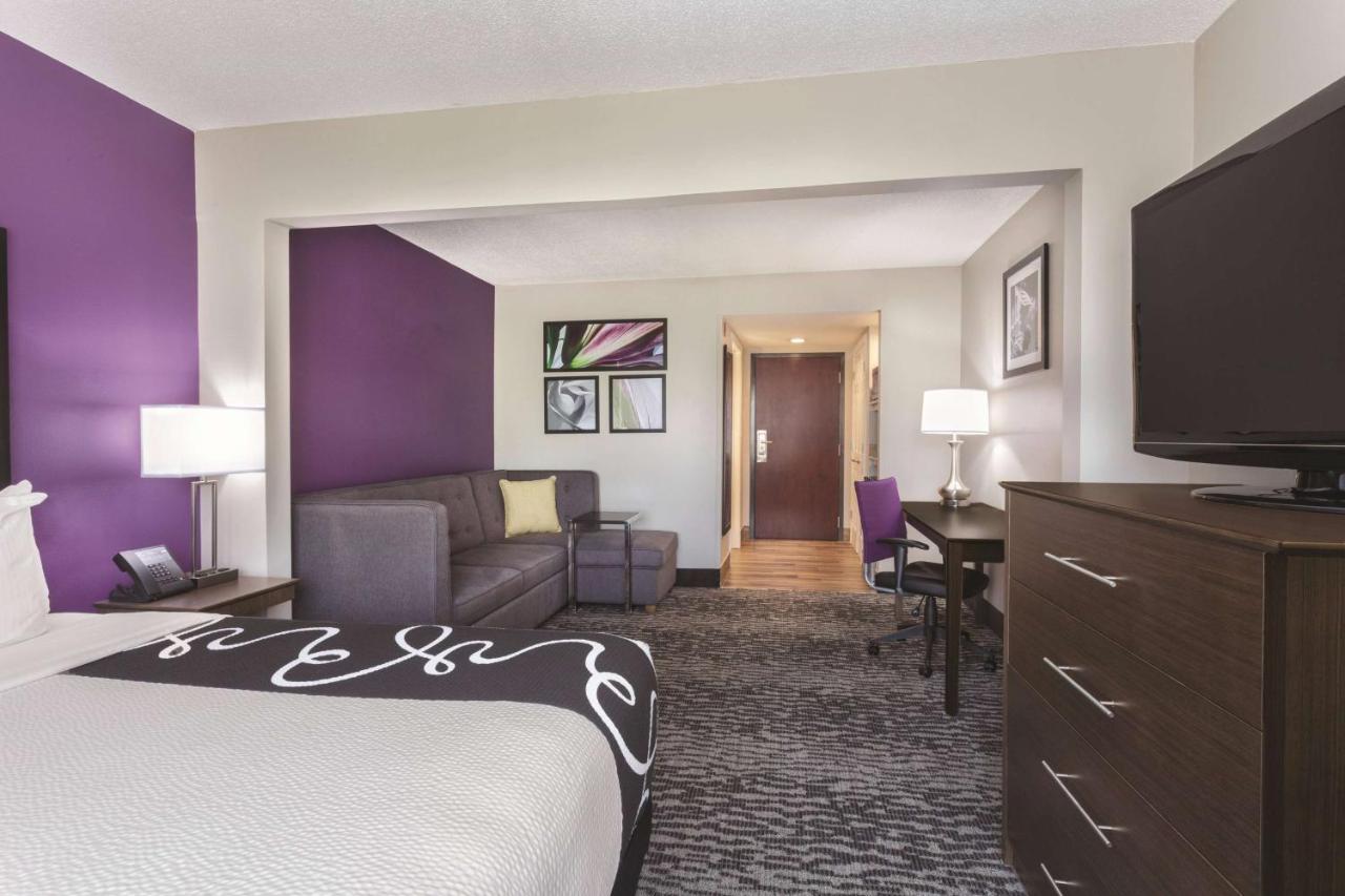 Deluxe King Room - Non-Smoking at La Quinta Inn & Suites by Wyndham Columbus North