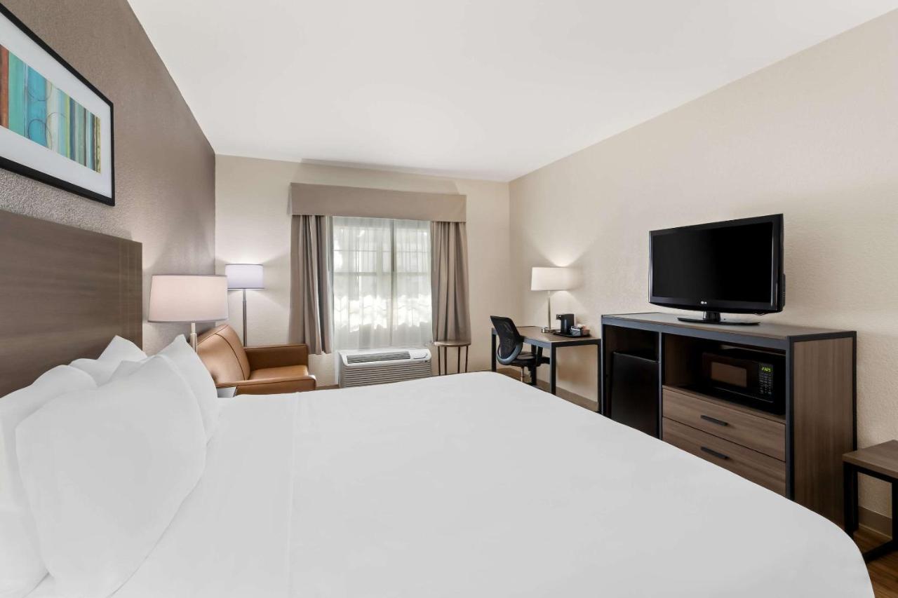 | Quality Inn Fayetteville Near Historic Downtown Square