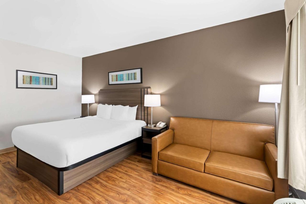 | Quality Inn Fayetteville Near Historic Downtown Square