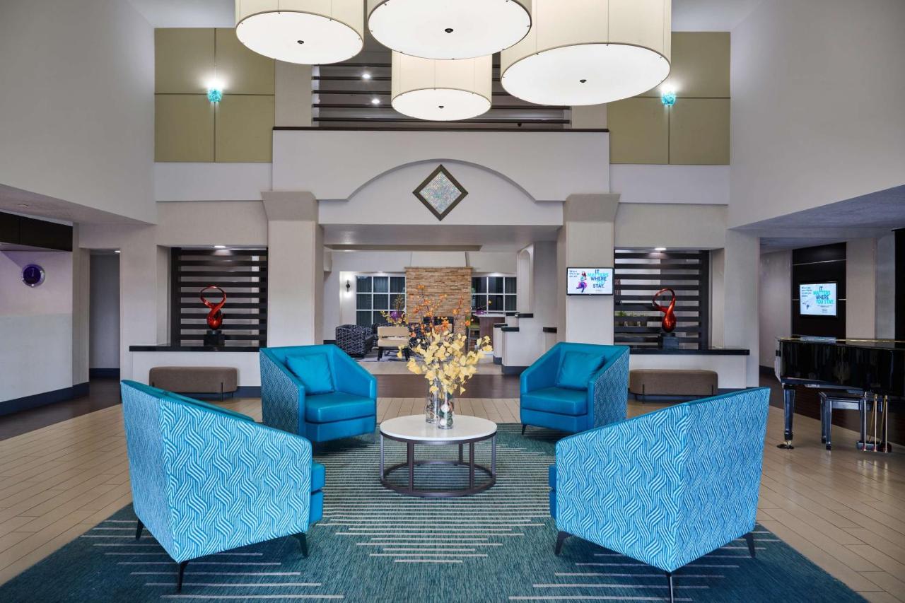 | Radisson Hotel Chatsworth