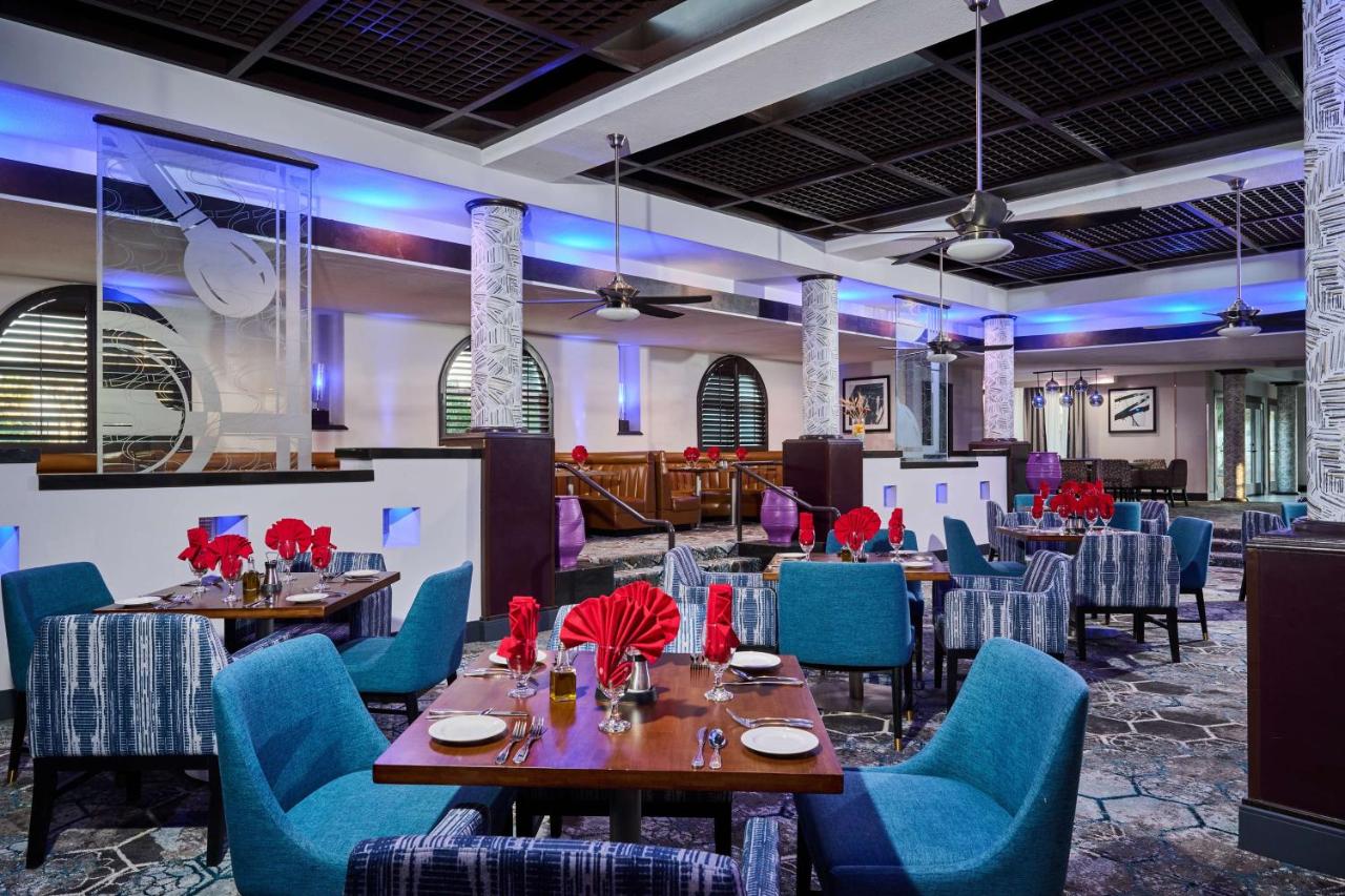 | Radisson Hotel Chatsworth