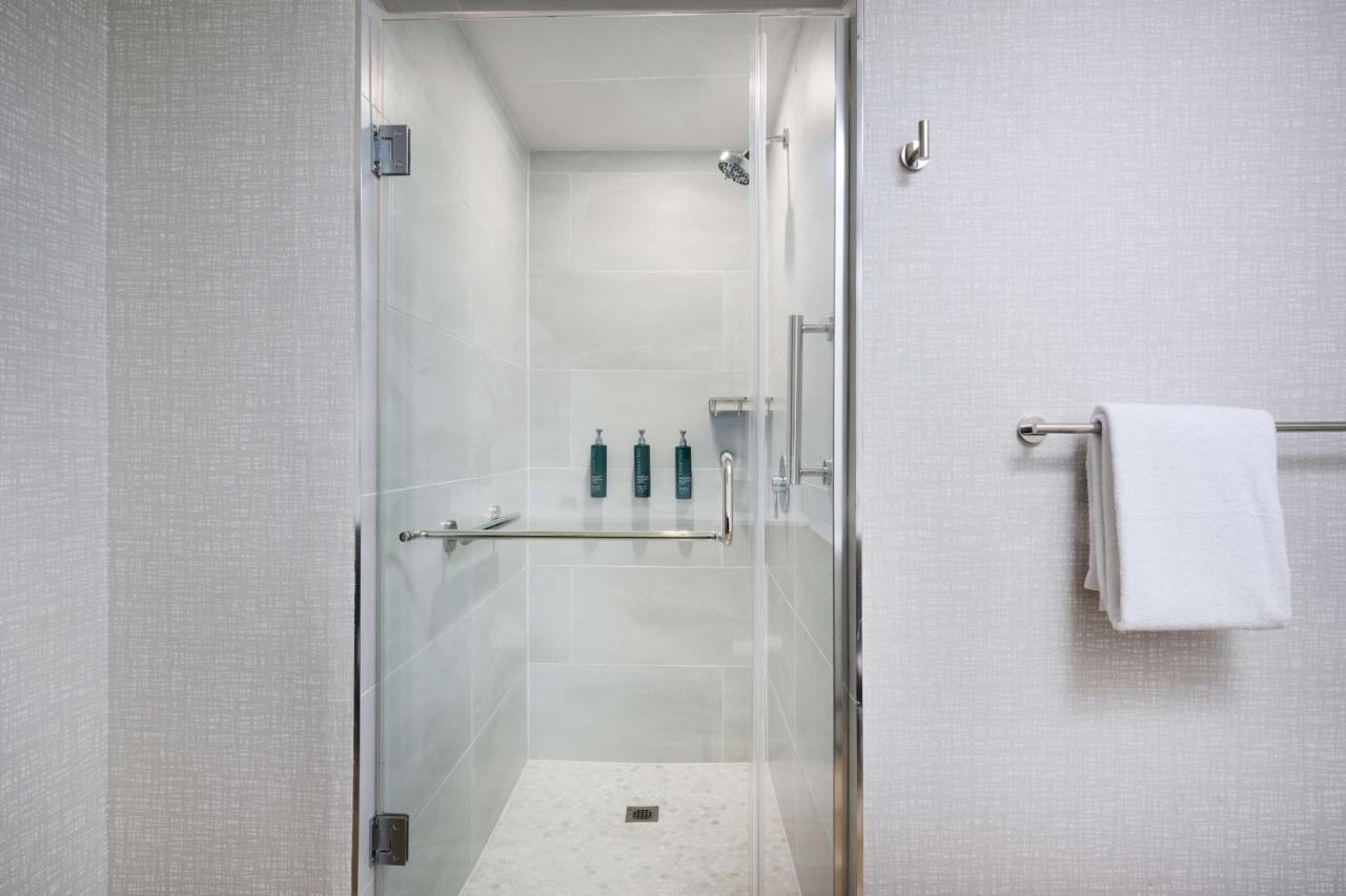 | Radisson Hotel Chatsworth
