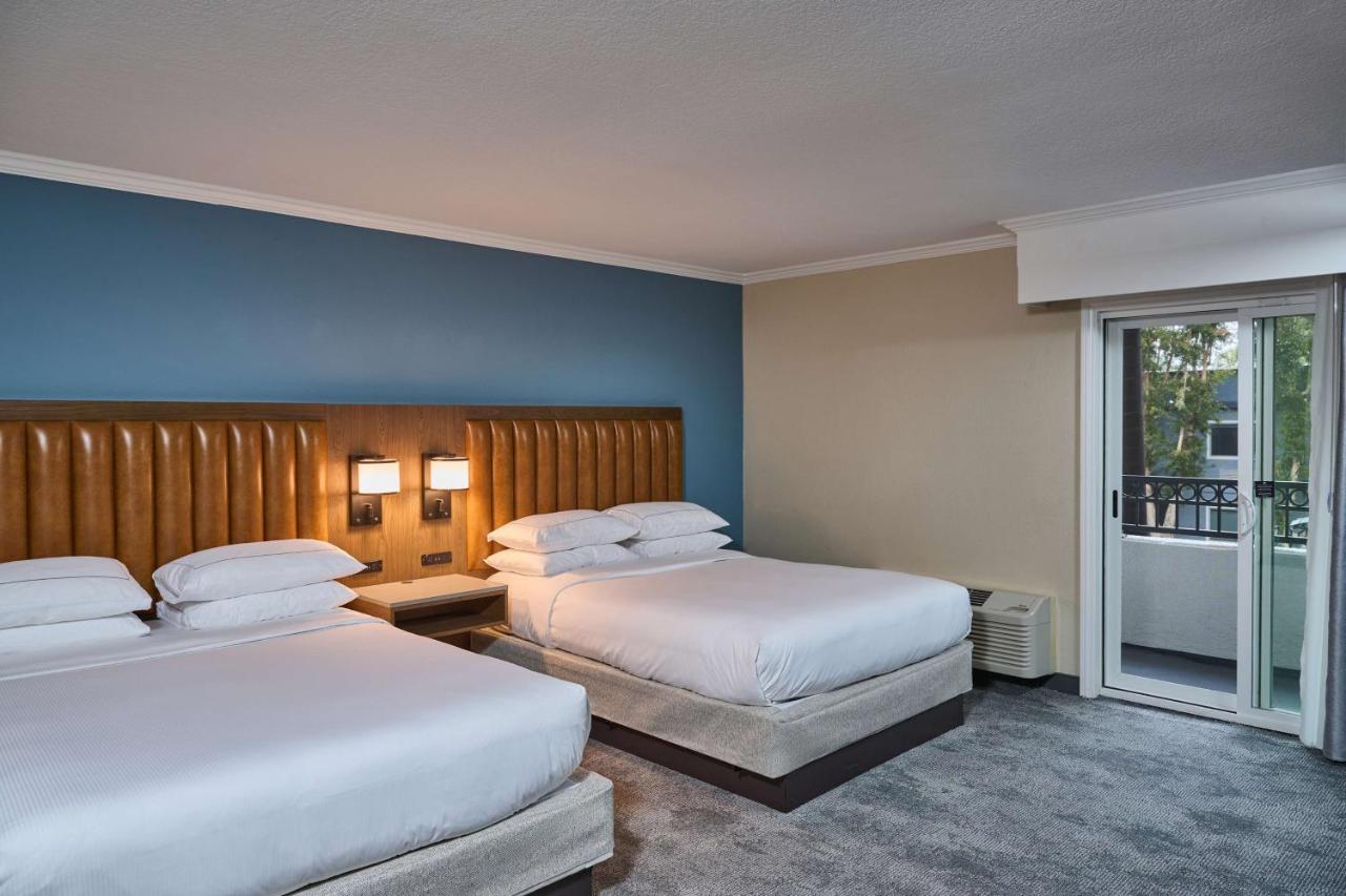 | Radisson Hotel Chatsworth