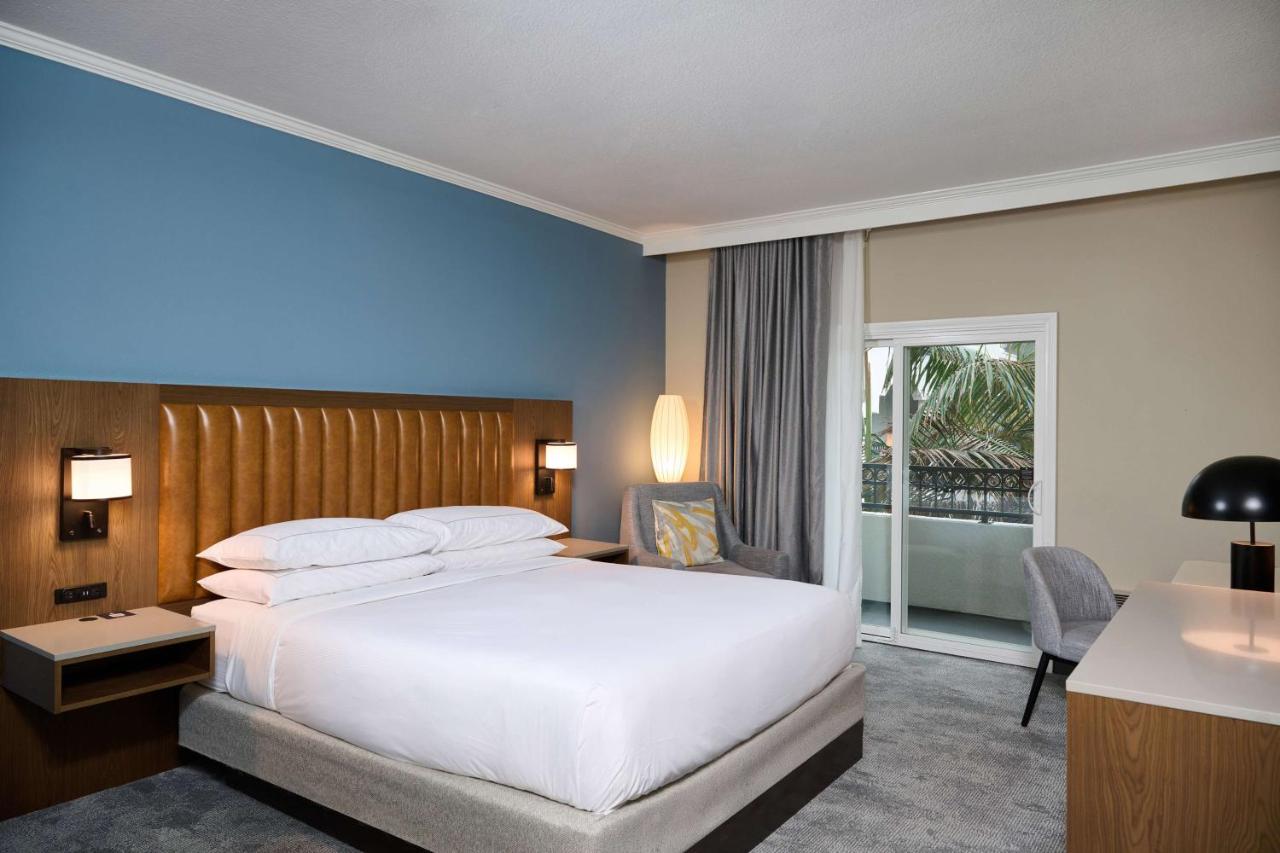 | Radisson Hotel Chatsworth