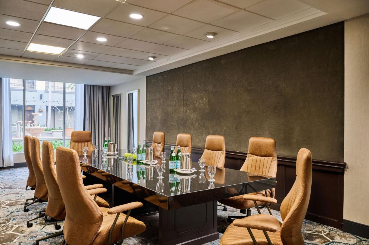 | Radisson Hotel Chatsworth