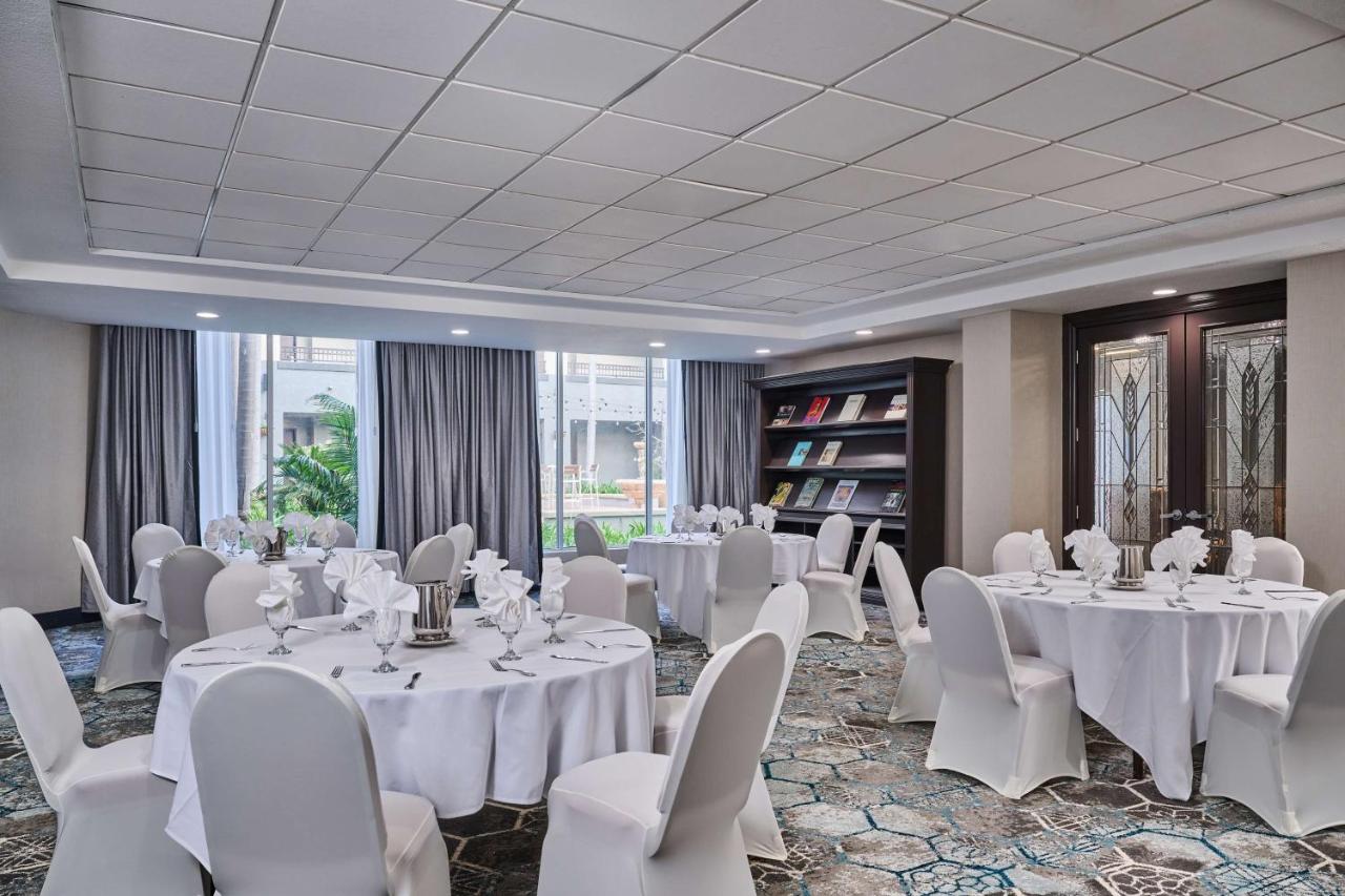 | Radisson Hotel Chatsworth