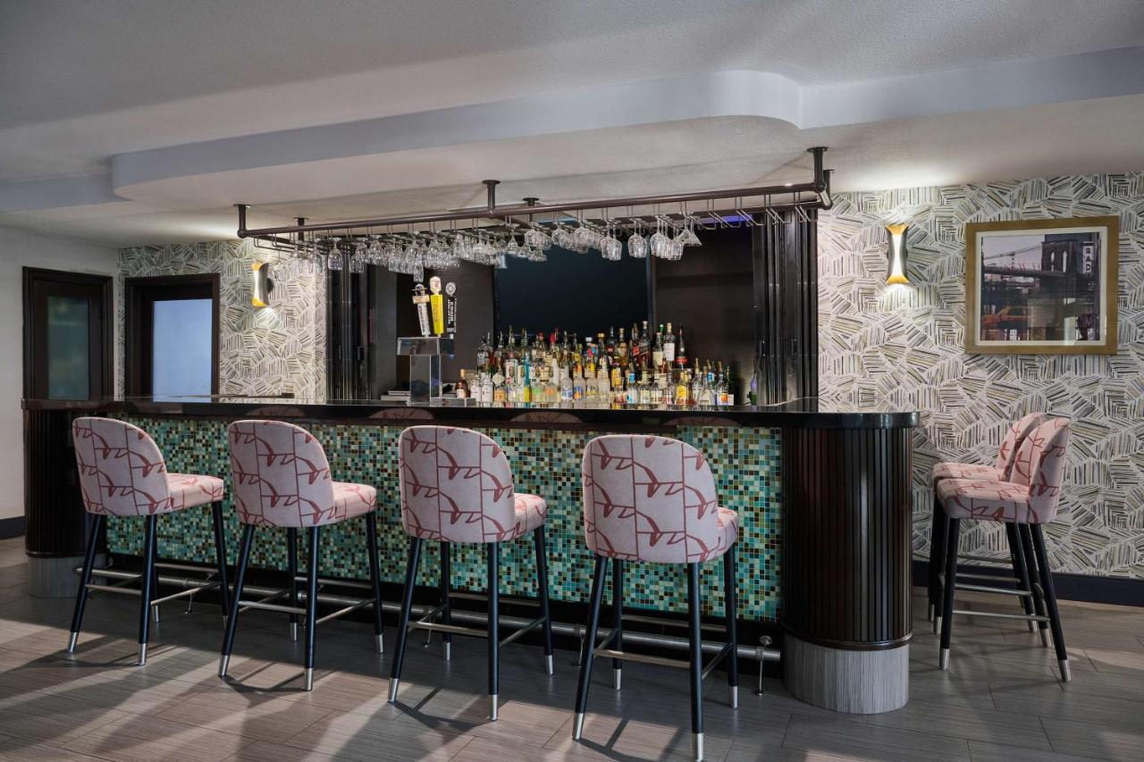 | Radisson Hotel Chatsworth