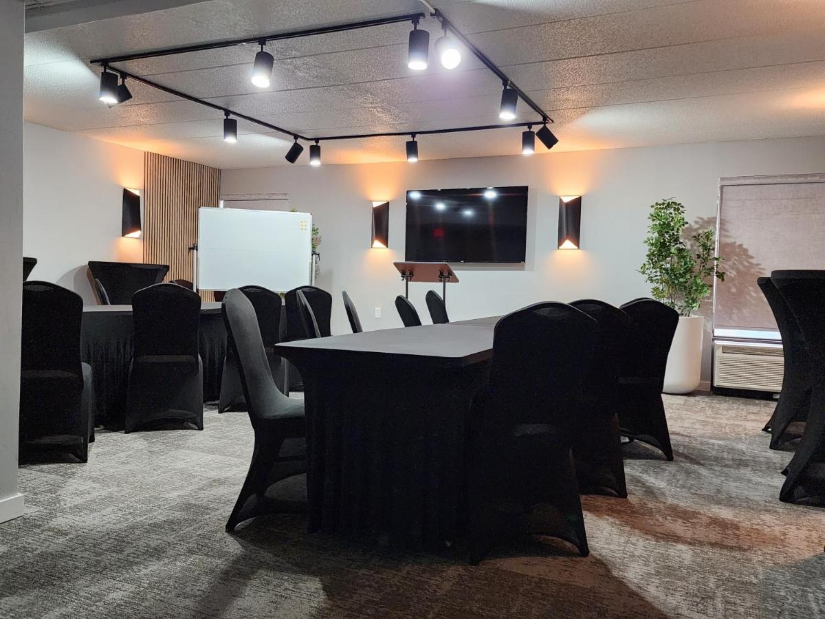 | The View Inn & Suites