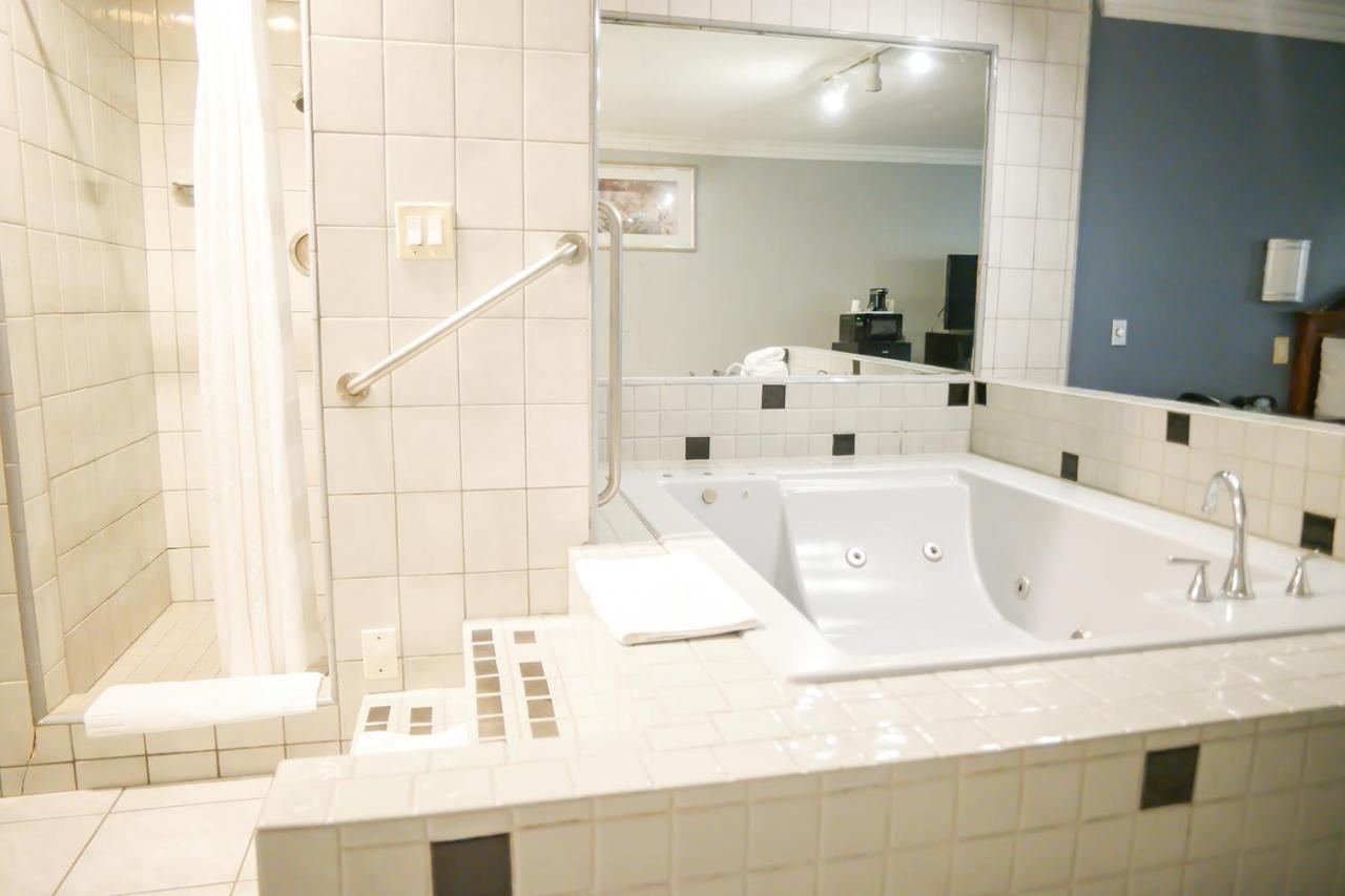 King Suite with Spa Bath- Non-Smoking at Days Inn by Wyndham West Covina