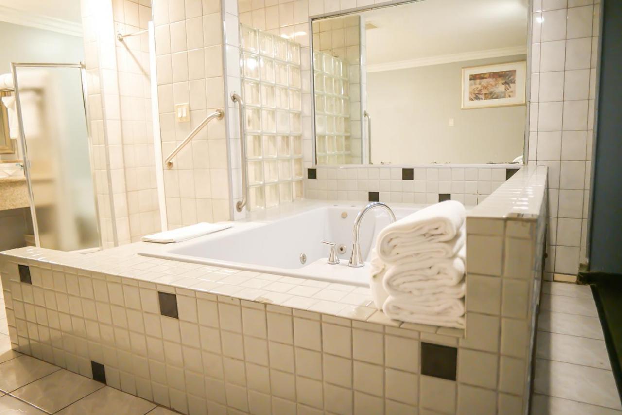King Suite - Smoking at Days Inn by Wyndham West Covina