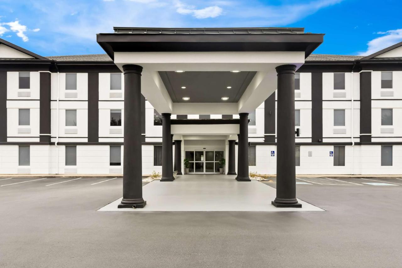 | Sans Boutique Hotel & Suites