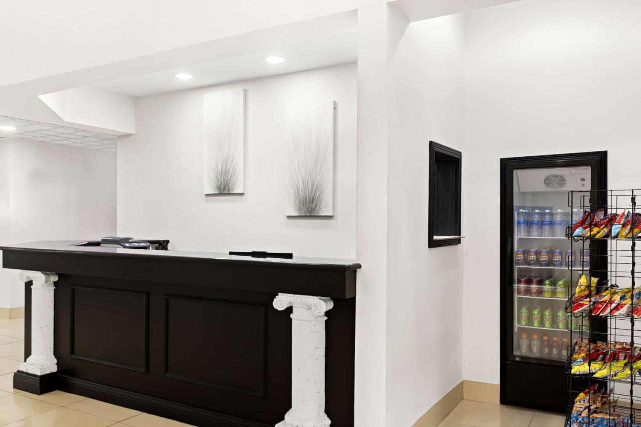 | Sans Boutique Hotel & Suites
