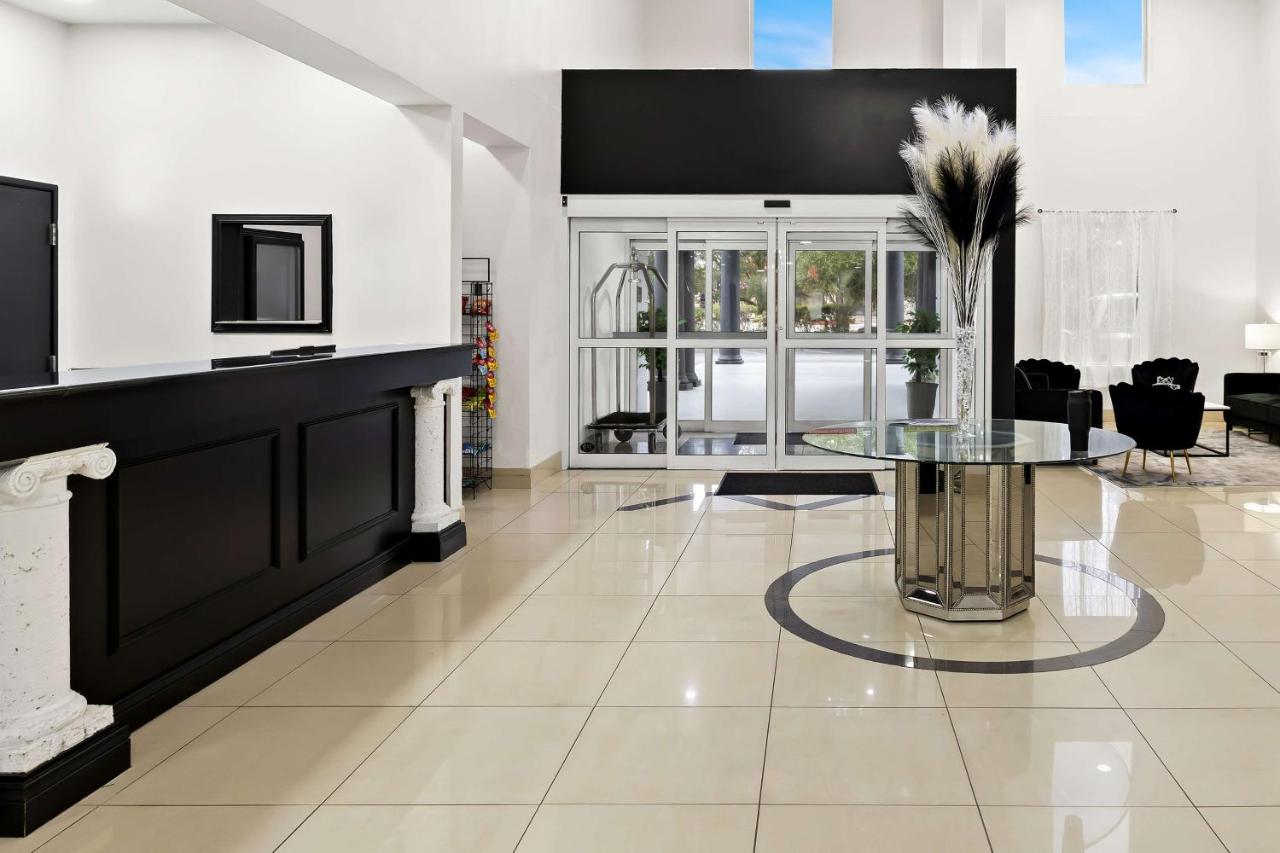 | Sans Boutique Hotel & Suites