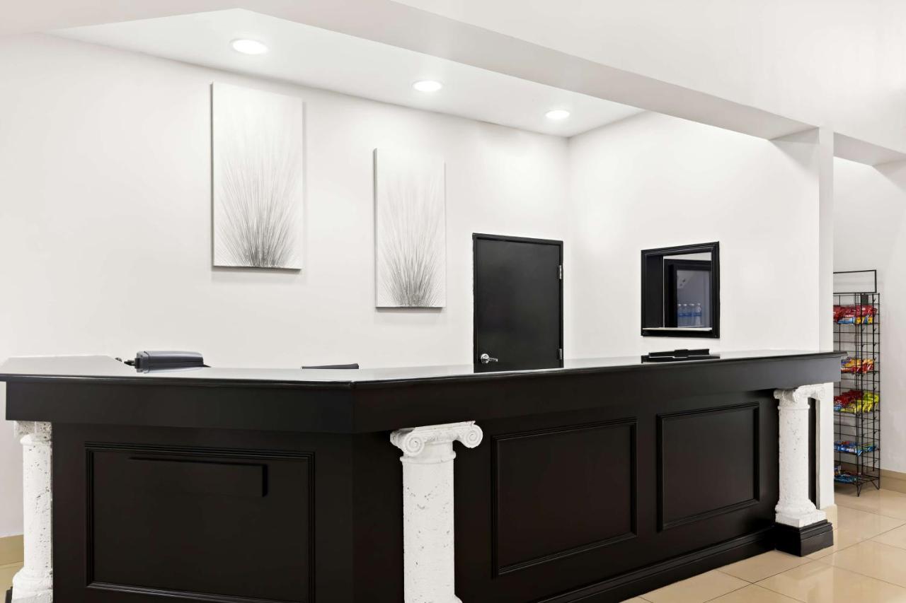 | Sans Boutique Hotel & Suites