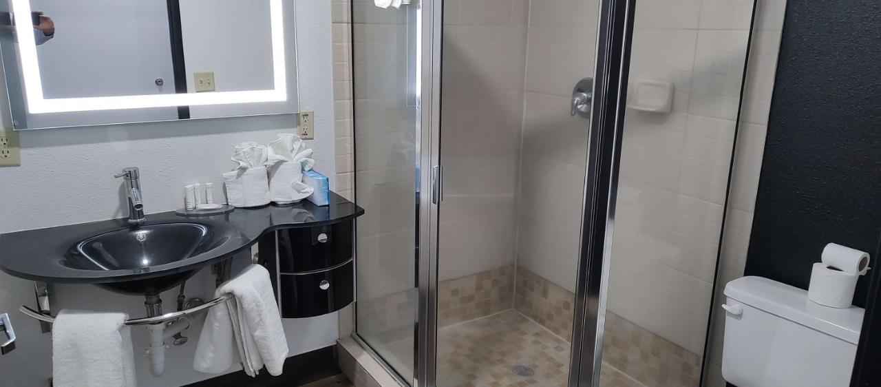 | Sans Boutique Hotel & Suites