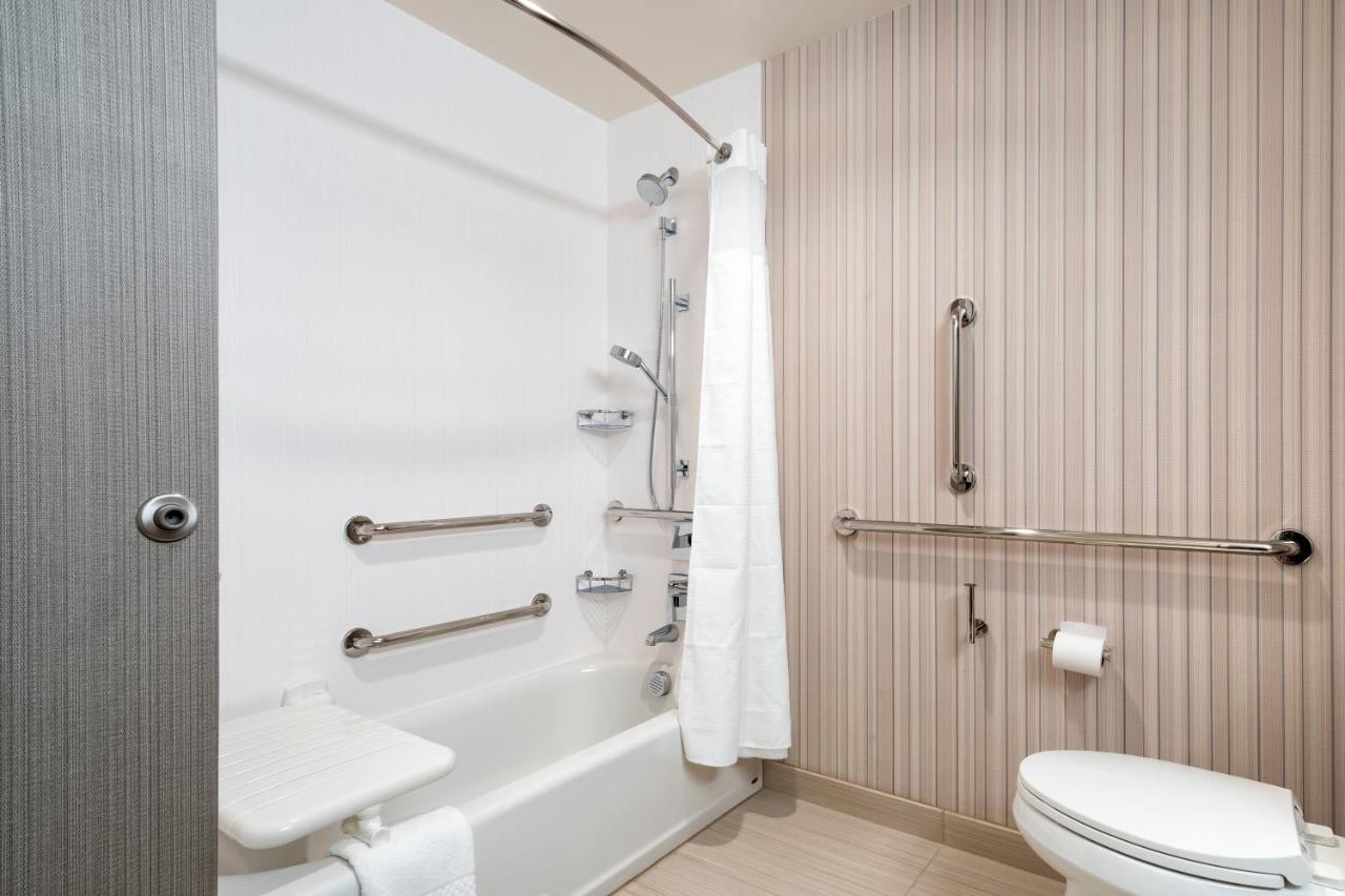 | Courtyard by Marriott Charleston-North Charleston