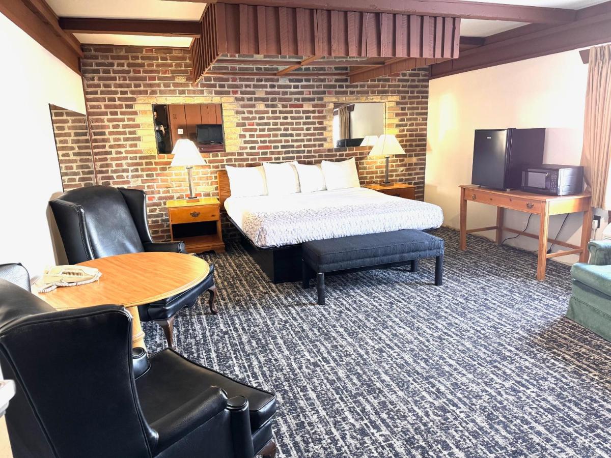King Room at Don Q Inn
