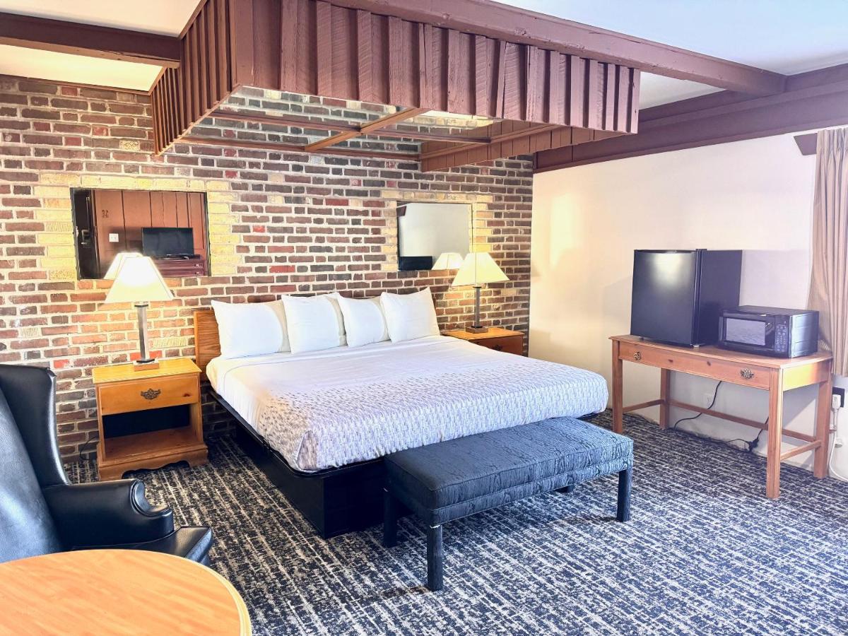 King Room at Don Q Inn