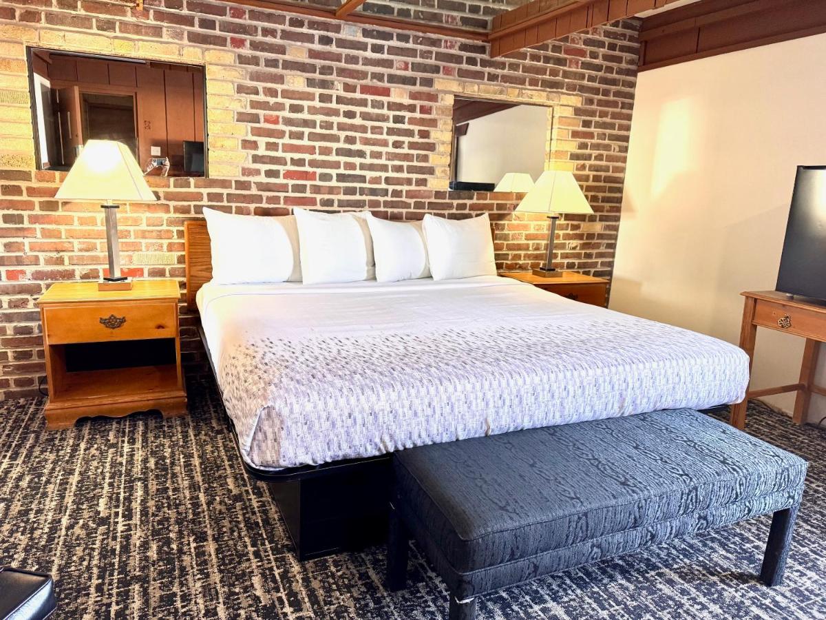 King Room at Don Q Inn