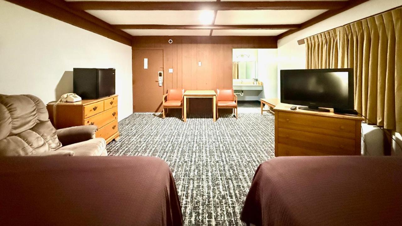 Queen Room with Two Queen Beds at Don Q Inn