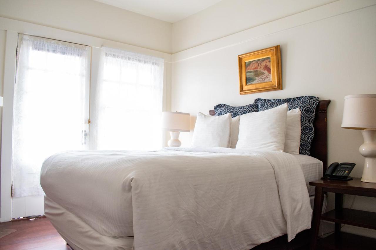 | Banning House of Two Harbors