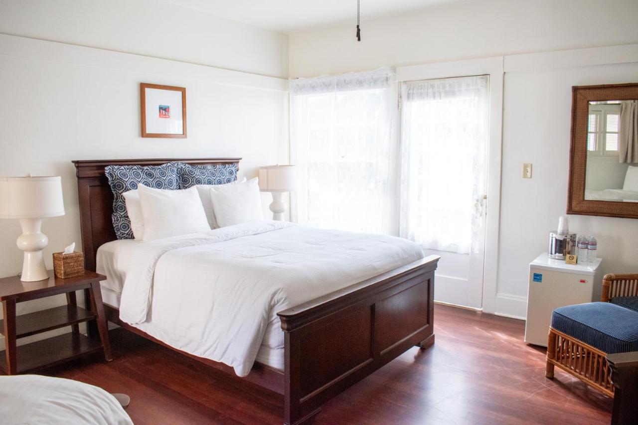 | Banning House of Two Harbors