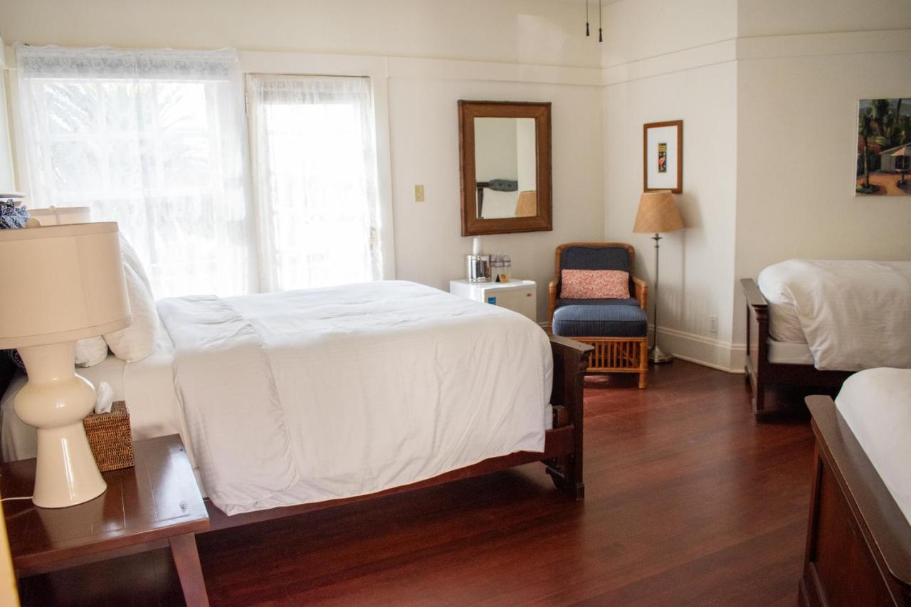 | Banning House of Two Harbors