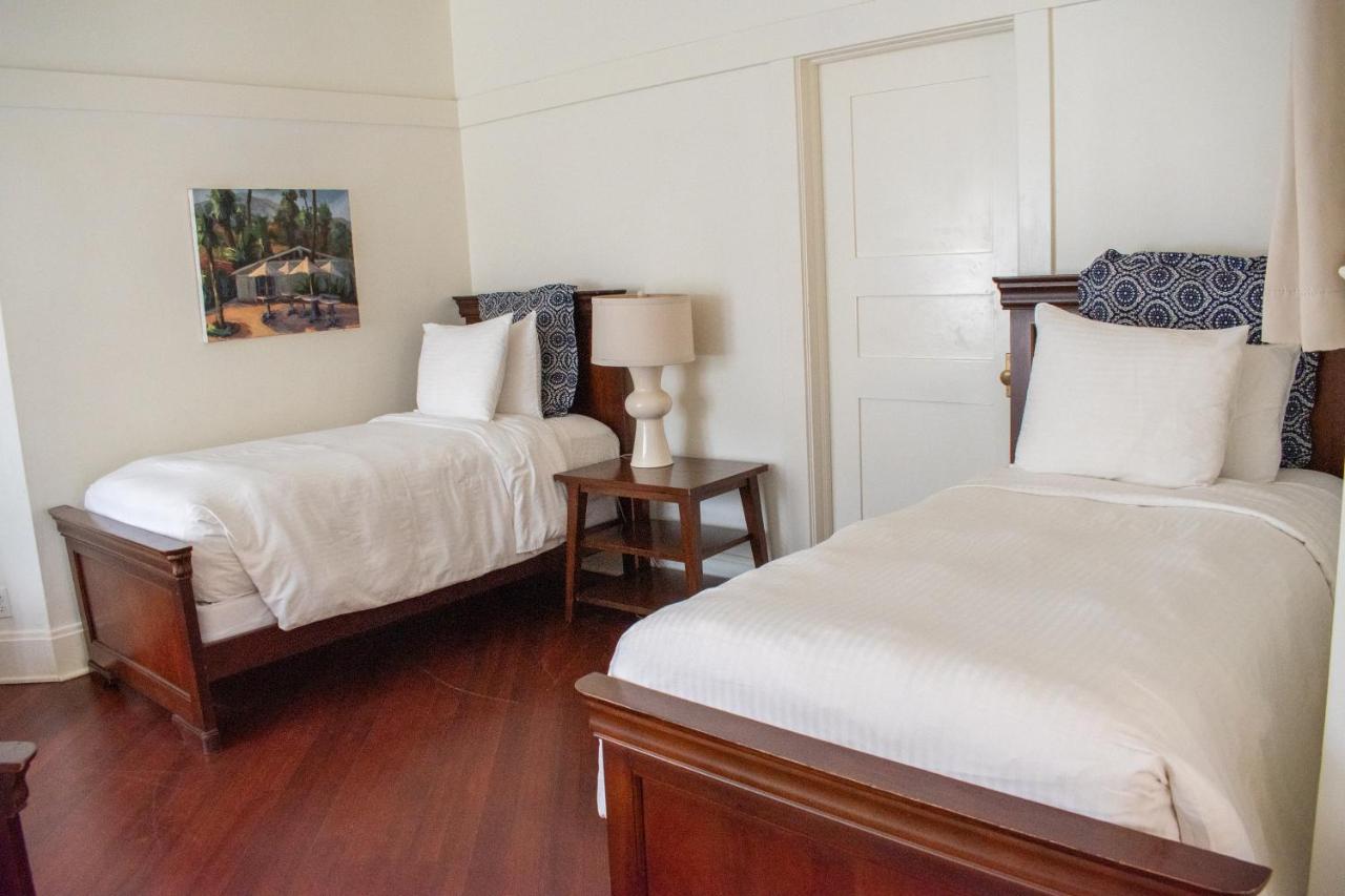 | Banning House of Two Harbors