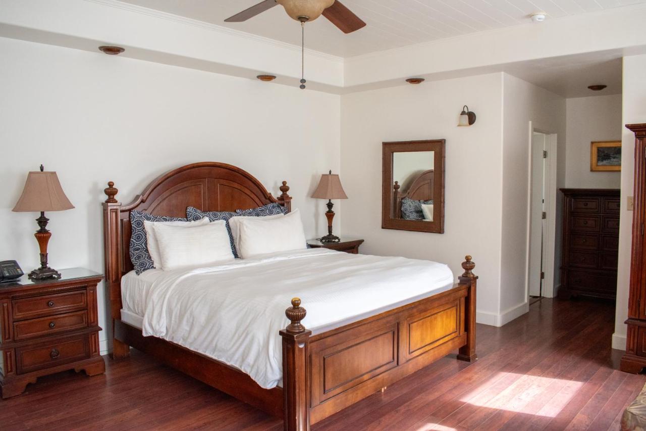 | Banning House of Two Harbors