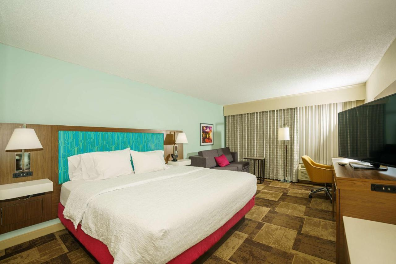 King Room - Non-Smoking at Hampton Inn Hutchinson