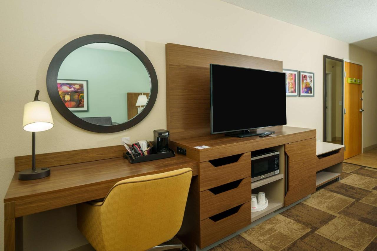 Queen Room with Two Queen Beds - Non-Smoking at Hampton Inn Hutchinson