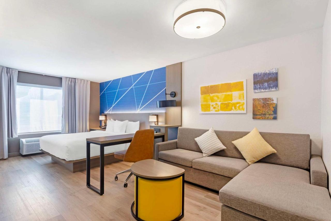 King Suite - Non-Smoking at Comfort Suites Northside Hospital Gwinnett