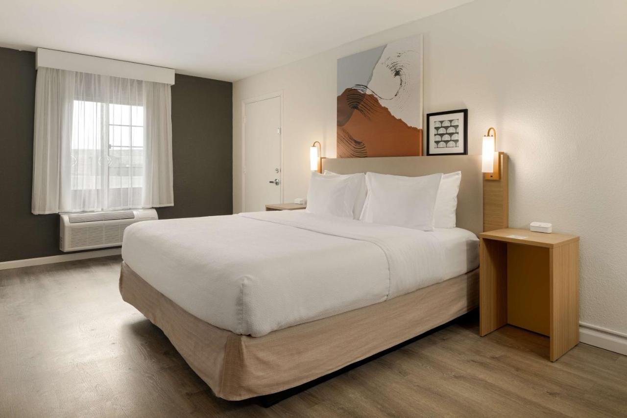 | Baymont by Wyndham Rock Springs