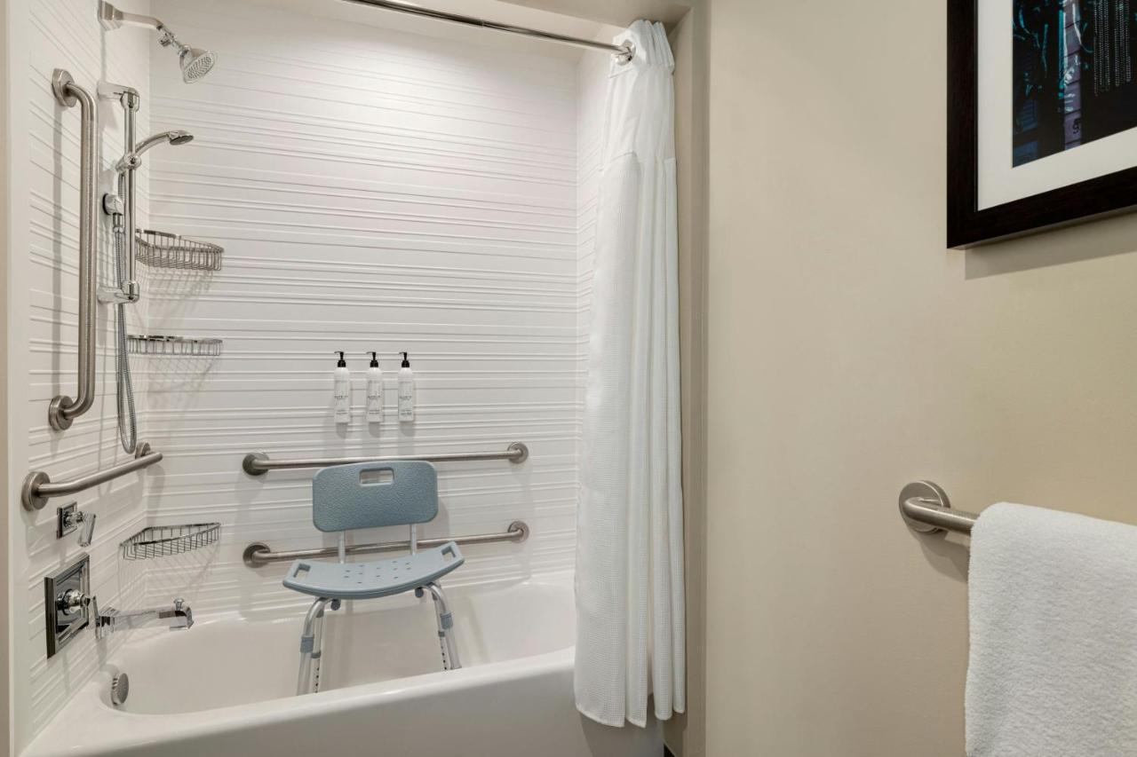 | Fairfield Inn & Suites by Marriott New Orleans Downtown/French Quarter Area
