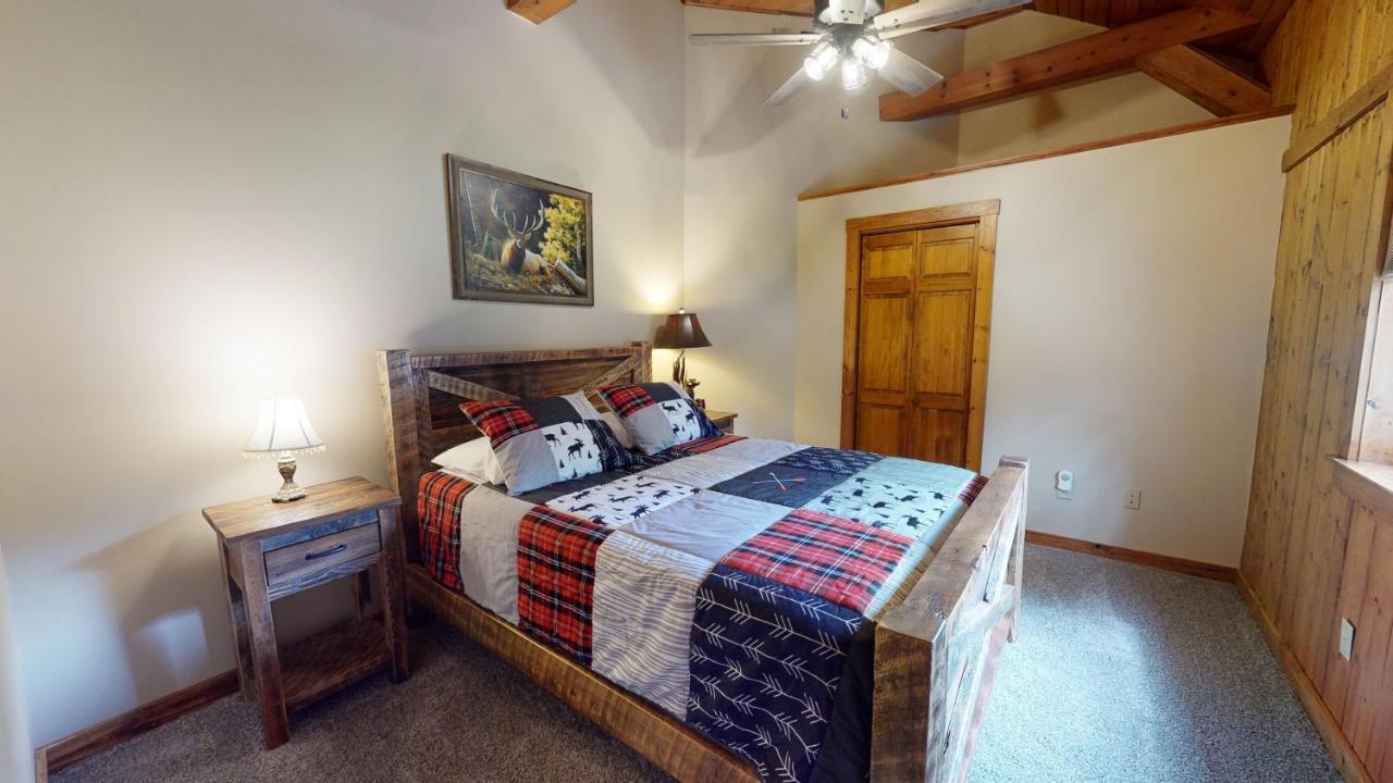 | Rough Cut Lodge