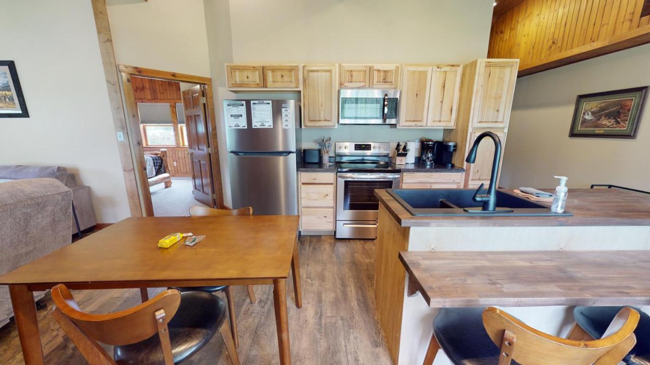 | Rough Cut Lodge