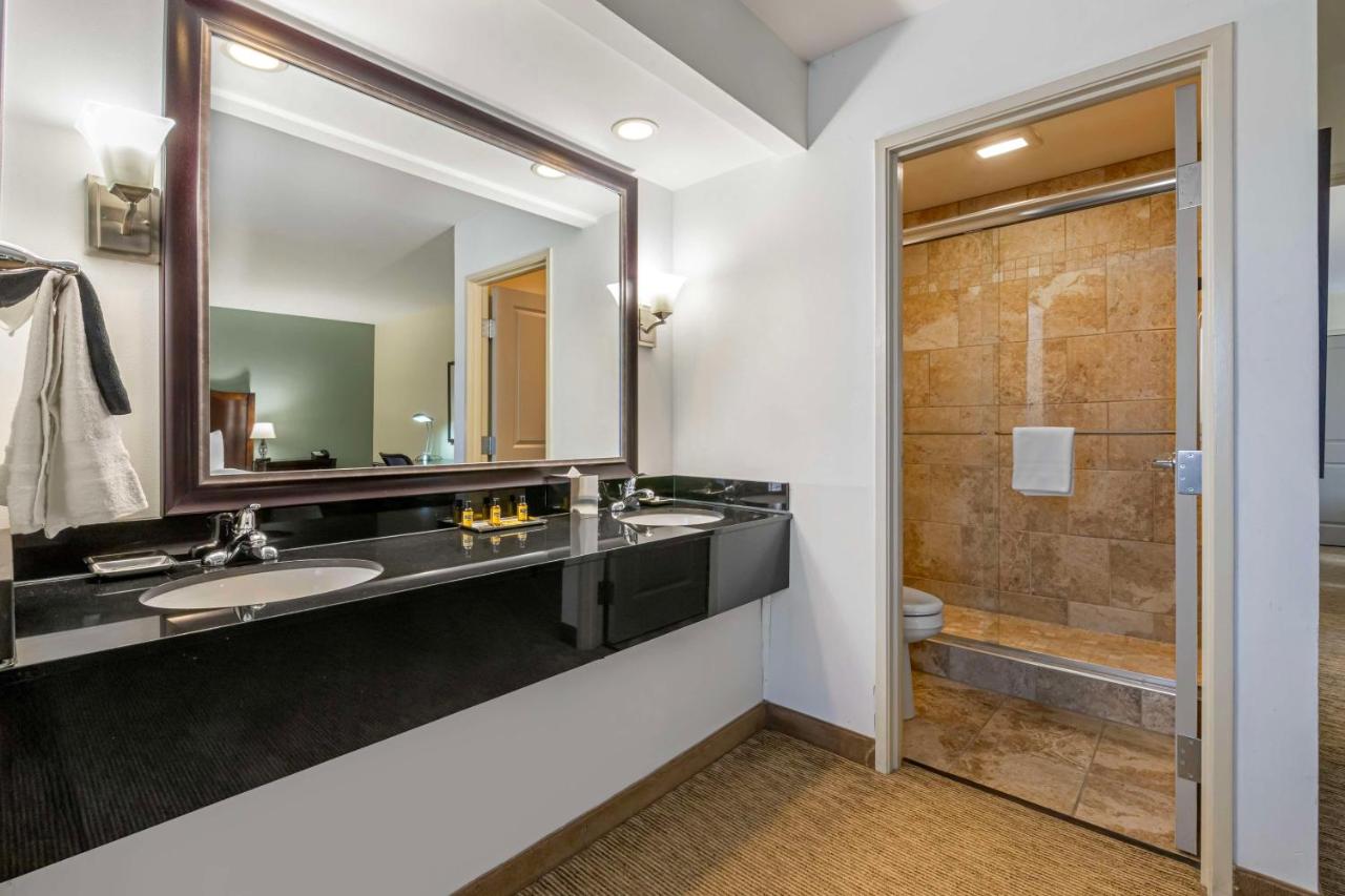 King Suite at Best Western Plus InnTowner Madison