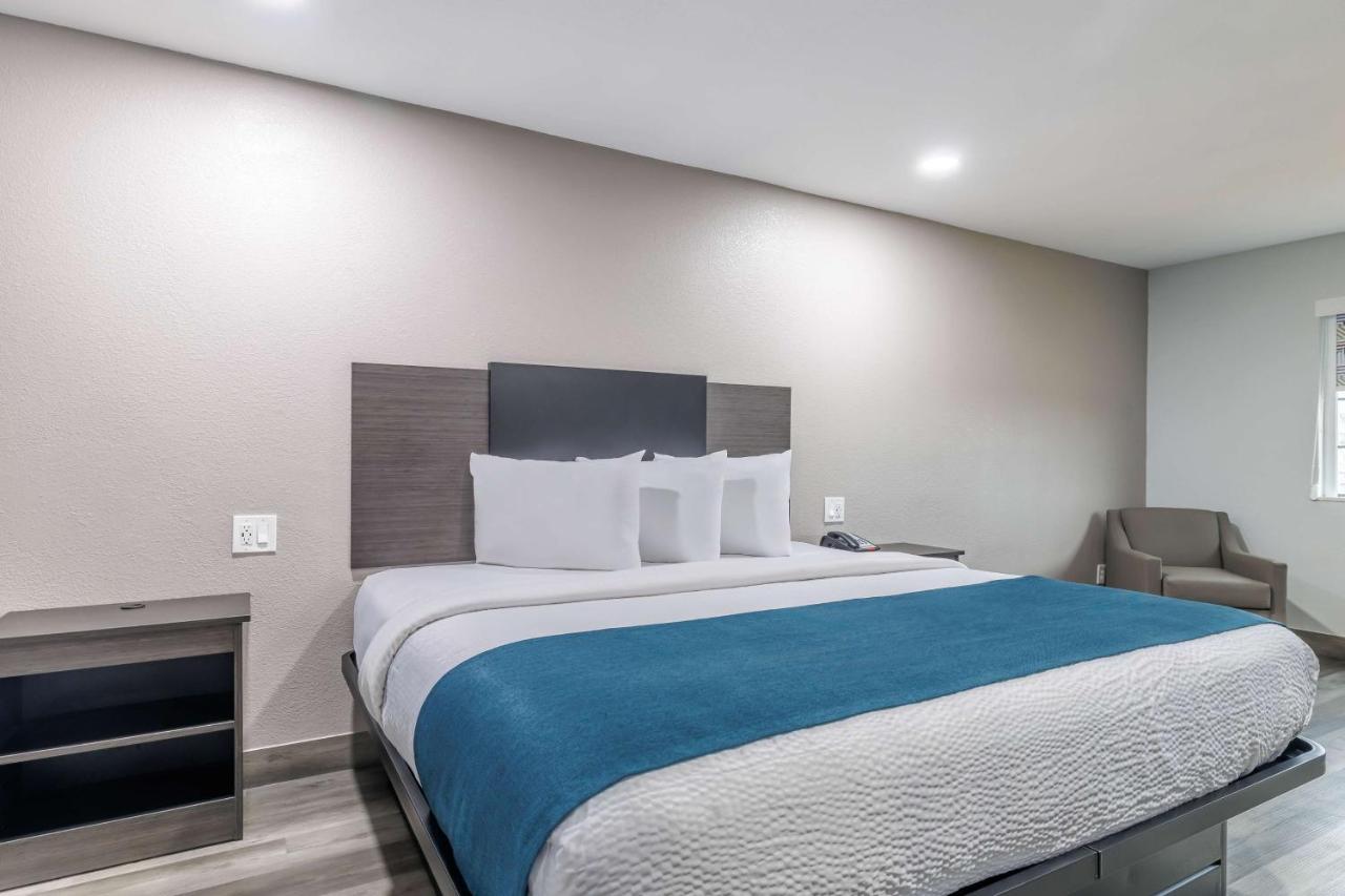 King Room - Disability Access - Non-Smoking at Motel 6 Brenham, TX