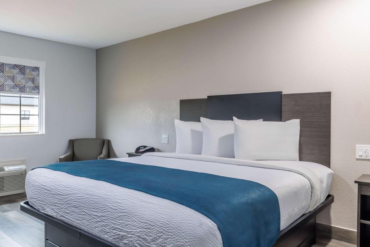 King Room - Disability Access - Non-Smoking at Motel 6 Brenham, TX