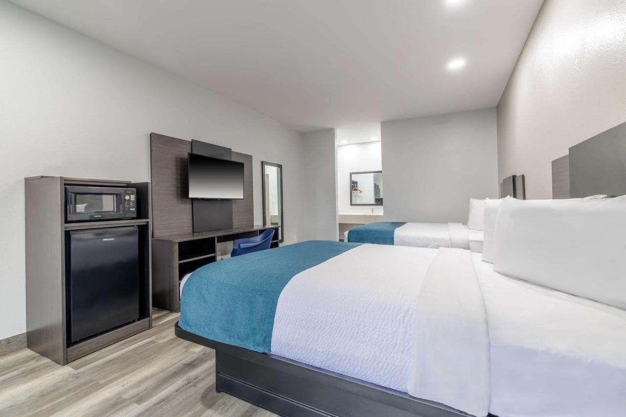 Deluxe Queen Room with Two Queen Beds - Non-Smoking at Motel 6 Brenham, TX