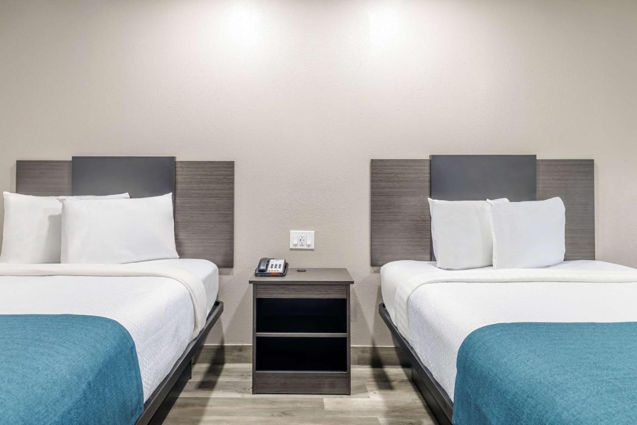 Deluxe Queen Room with Two Queen Beds - Non-Smoking at Motel 6 Brenham, TX